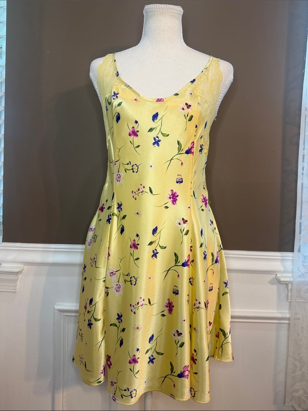 Vintage 1995 Victoria’s Secret Yellow Floral Lace Slip Dress M